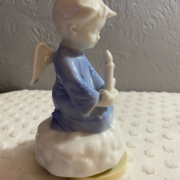 Vintage Japan Porcelain Angel Figurine Music Box - Picture 5 of 11